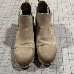 Sorel beige waterproof boots